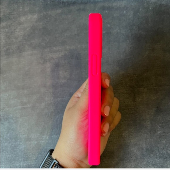 Hot pink iPhone 12 case - Picture 3 of 4